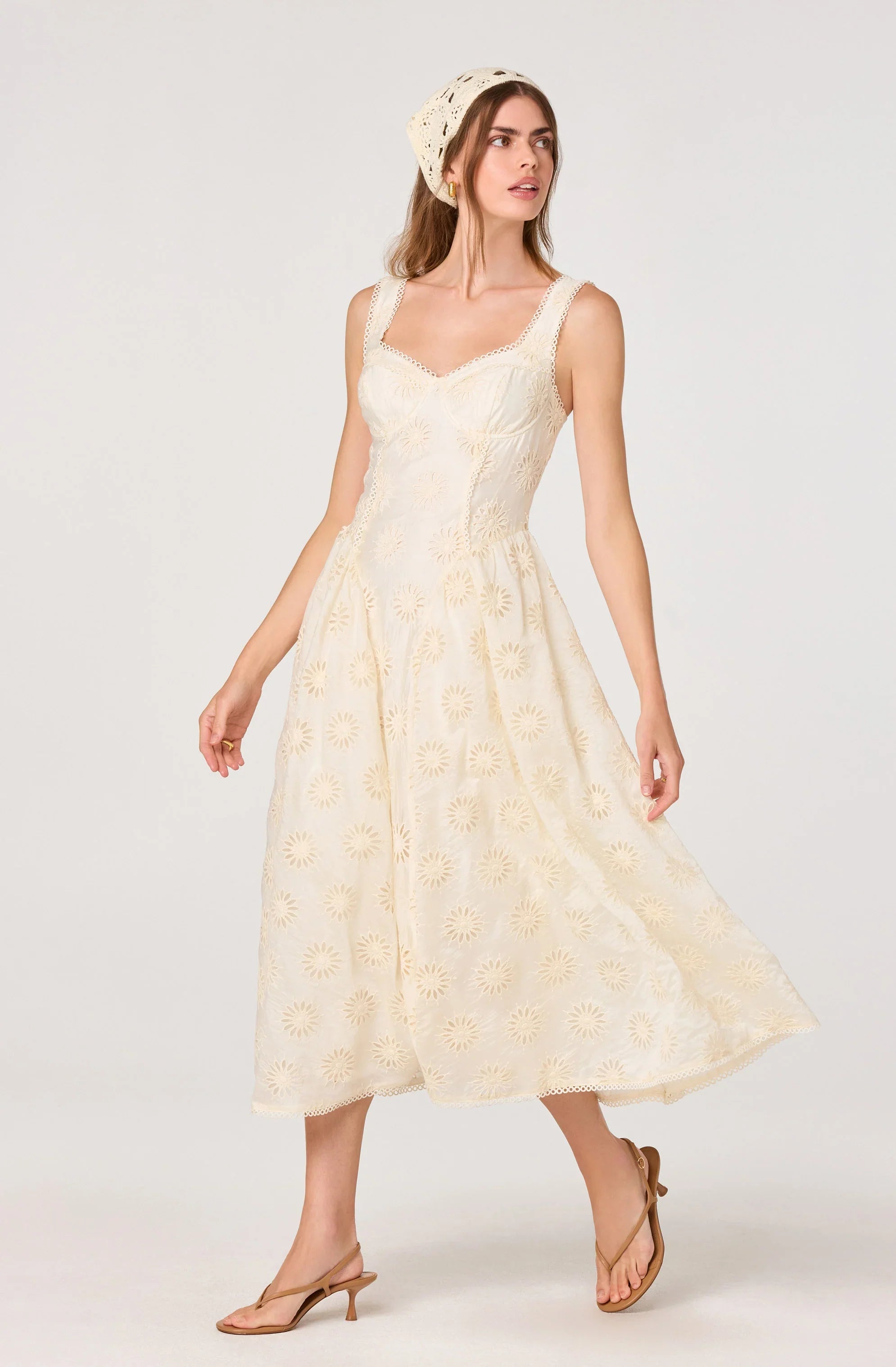 Caerwyn Eyelet Embroidery Sweetheart Midi Dress